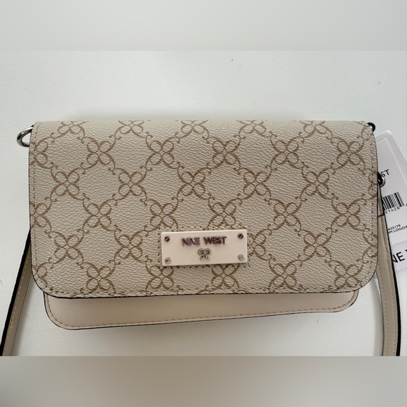 NWT Nine West Shonda Signature Wallet-On-A-String Sling Wallet Crossbody Bag - Picture 3 of 13